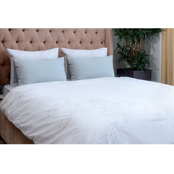 Комплект постельного белья из перкаля белого цвета с принтом 'Хвойное утро' из коллекции russian north, 200х220 см Tkano