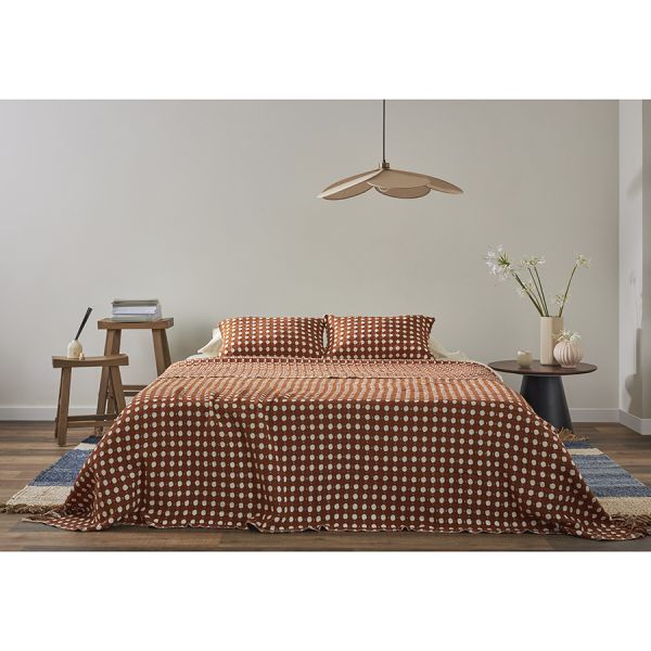Покрывало из хлопка polka dots карамельного цвета из коллекции essential, 180х250 см Tkano