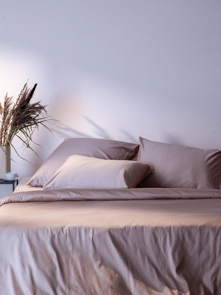 Простыня на резинке из премиального сатина бежевого цвета из коллекции essential,  160х200х30 см Tkano