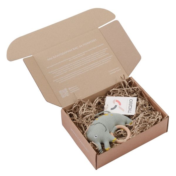 Погремушка из хлопка с деревянным держателем Слоник lou из коллекции tiny world 14х11 см Tkano