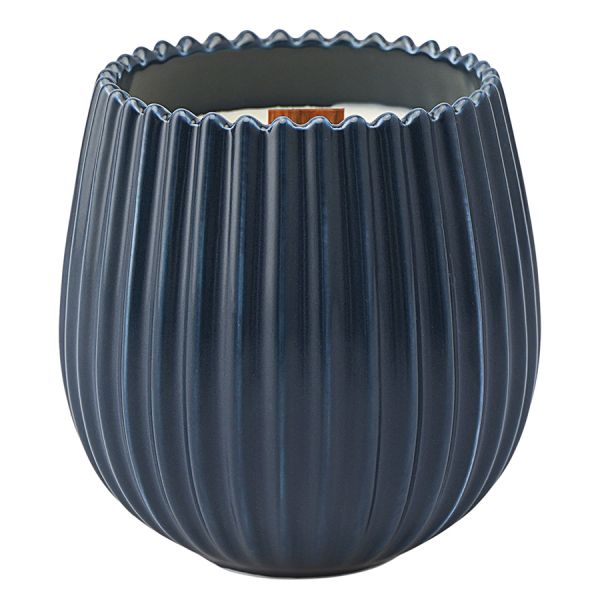 Свеча ароматическая с деревянным фитилём green tea & pear blossom из коллекции edge, синий, 60 ч Tkano