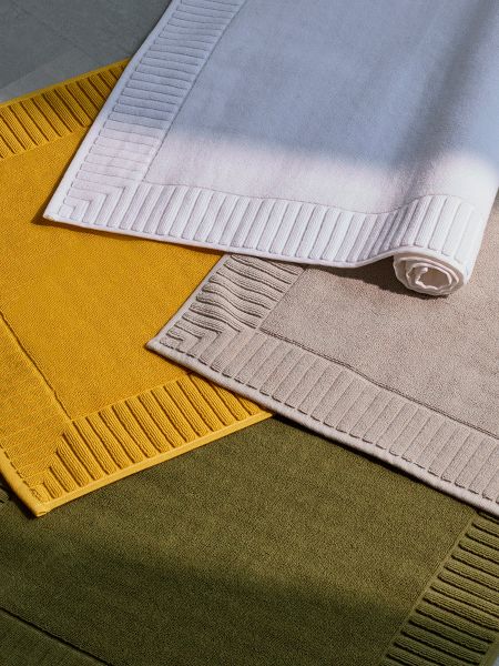 Коврик для ванной с фактурным бортиком оливкового цвета из коллекции essential, 50х80 см Tkano