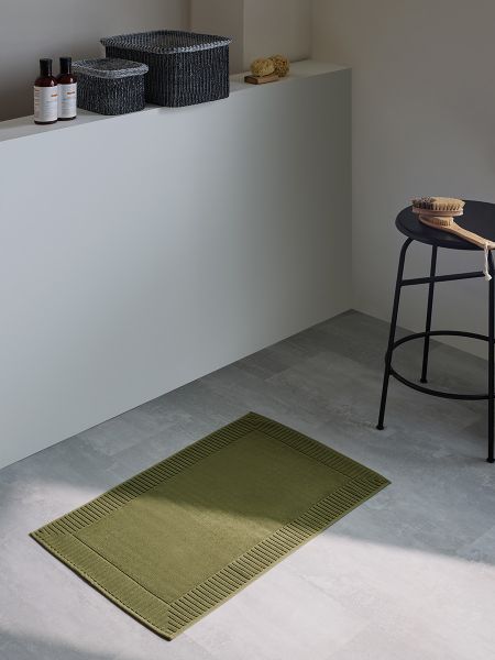 Коврик для ванной с фактурным бортиком оливкового цвета из коллекции essential, 50х80 см Tkano