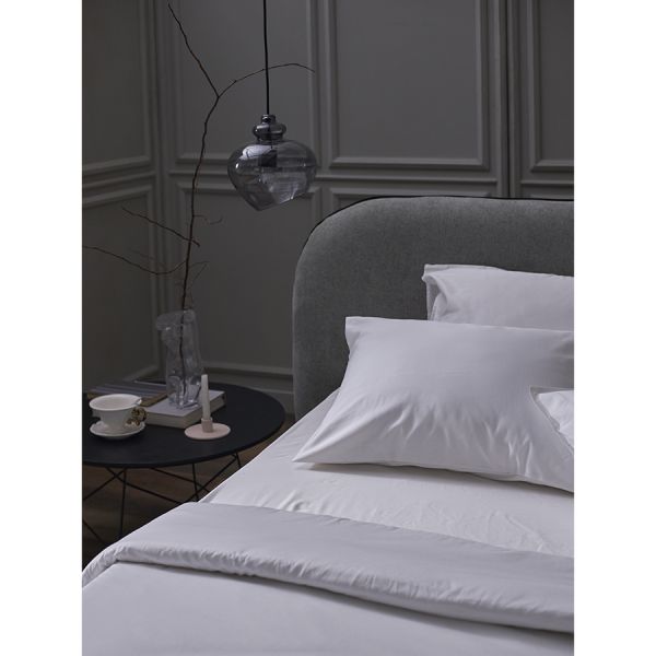 Простыня на резинке из плотного сатина белого цвета из коллекции essential, 160х200х30 см Tkano