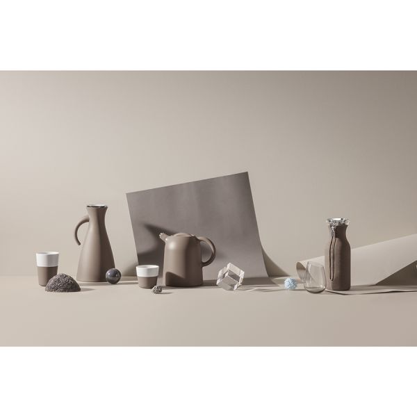 Графин fridge в неопреновом текстурном чехле 1 л taupe