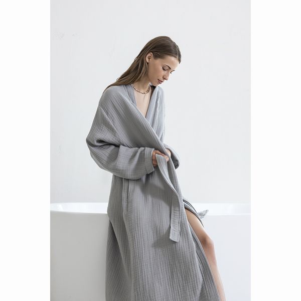 Халат из многослойного муслина серого цвета из коллекции essential, размер s Tkano