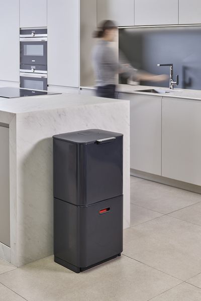 Контейнер для мусора с двумя баками Totem Max 60 л графит Joseph Joseph