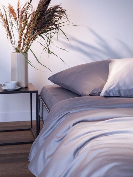 Простыня из премиального сатина светло-серого цвета из коллекции essential, 180х270 см Tkano