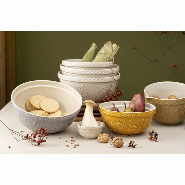 Миска серого цвета с рельефным узором Ягоды Тайги из коллекции russian north 2.8 л Tkano