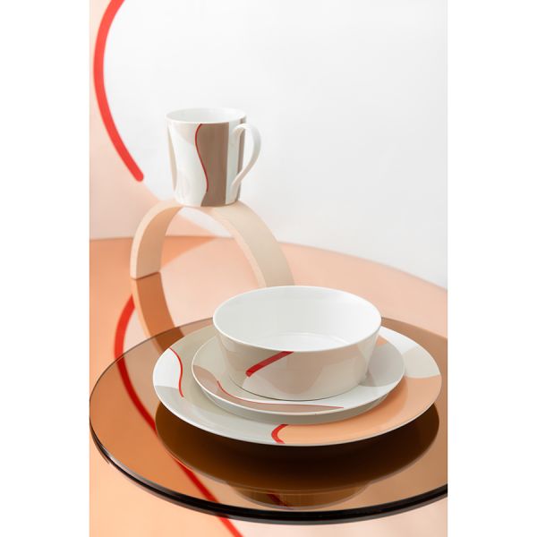 Кружка бежевого цвета с авторским принтом из коллекции freak fruit 350мл