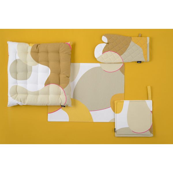 Прихватка-варежка из хлопка горчичного цвета с авторским принтом из коллекции freak fruit, 33х17,5 см Tkano