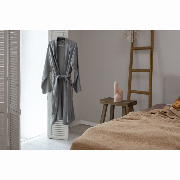 Халат из многослойного муслина серого цвета из коллекции essential, размер s Tkano