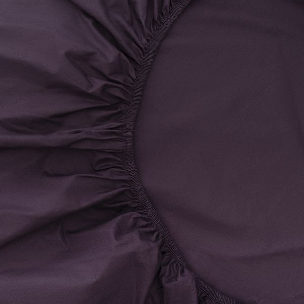 Простыня на резинке из стираного перкаля сливового цвета из коллекции essential, 180х200х30 см Tkano