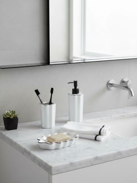 Диспенсер для жидкого мыла camellia, белый Bergenson Bjorn Bath
