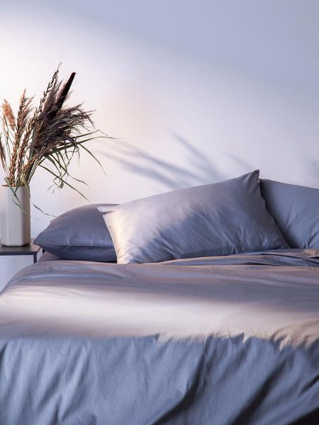 Комплект постельного белья из премиального сатина светло-серого цвета из коллекции essential, 200х220 см Tkano