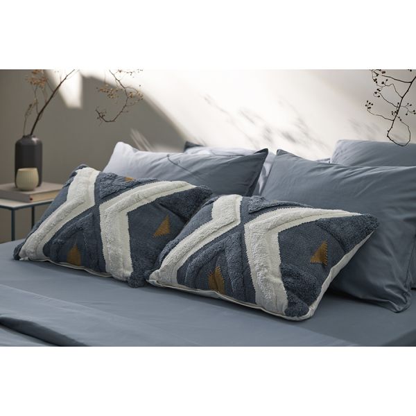 Набор из двух наволочек из сатина джинсово-синего цвета с брашинг-эффектом из коллекции essential Tkano