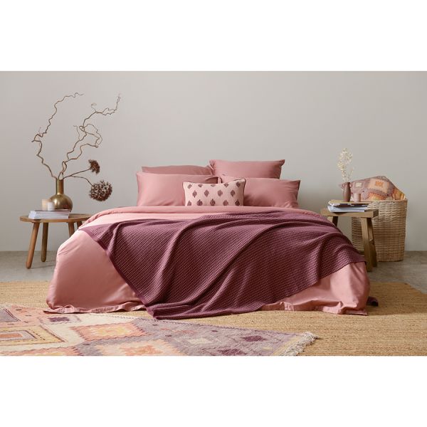 Простыня на резинке из сатина темно-розового цвета из коллекции essential 160х200х30 см
