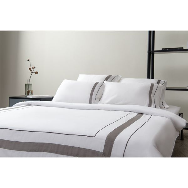 Простыня на резинке из сатина белого цвета из коллекции essential 180х200х30 см