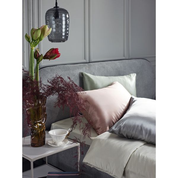 Наволочка из натурального шелка цвета пыльной розы из коллекции essential, 50х70 см Tkano