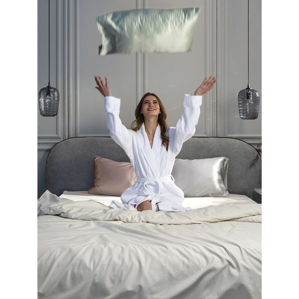 Халат махровый из чесаного хлопка белого цвета из коллекции essential, размер m Tkano