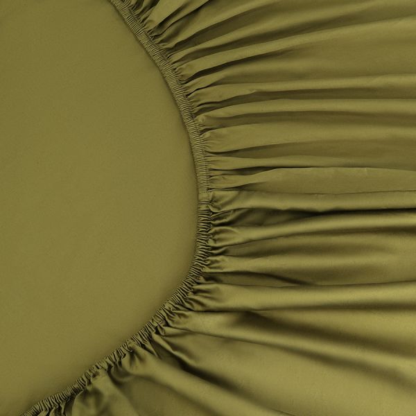 Простыня на резинке из премиального сатина оливкового цвета из коллекции essential,  180х200х30 см Tkano